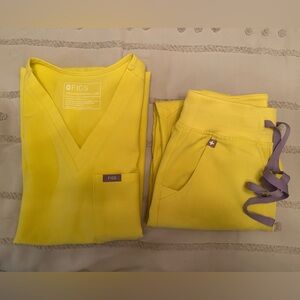 FIGS Lemon Scrub Set with Purple Accents